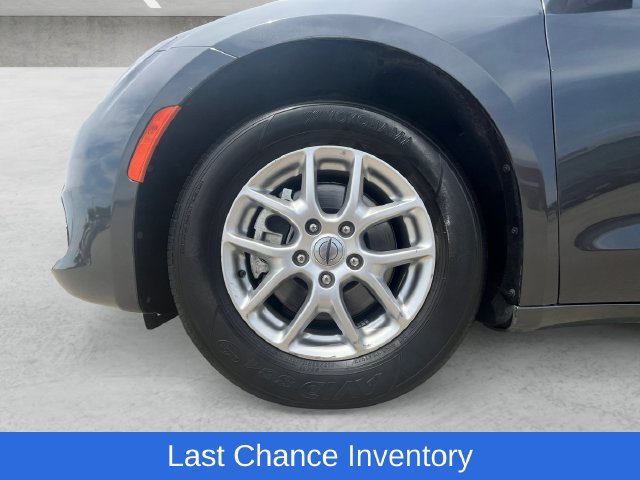 Used 2023 Chrysler Voyager LX FWD image 23