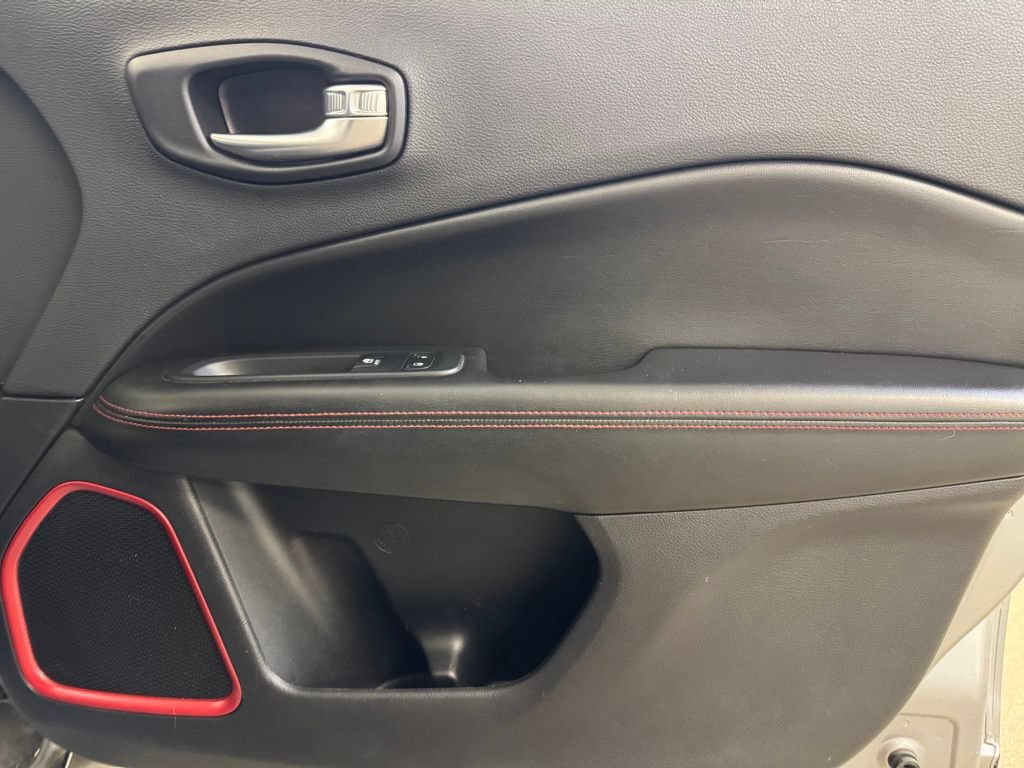 Used 2019 Jeep Compass Trailhawk AWD/4WD image 29