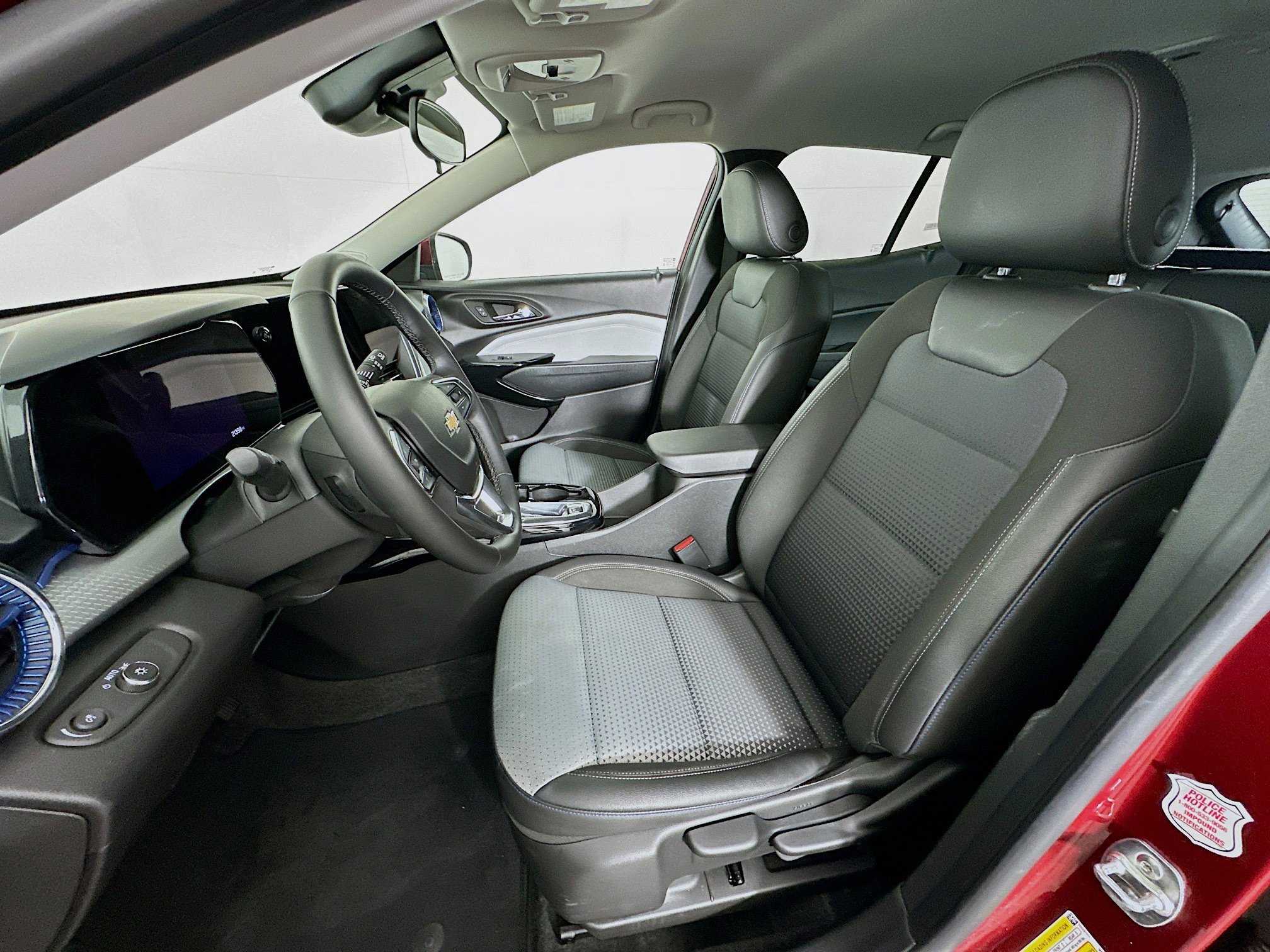 Used 2025 Chevrolet Trax LT w/ LT Convenience Package image 13