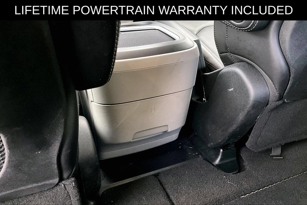 Used 2024 Chrysler Pacifica Touring-L FWD image 31