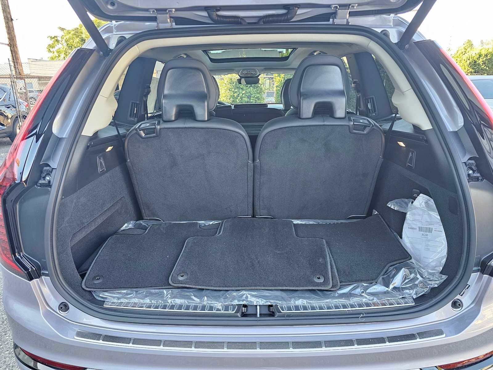New 2026 Volvo XC90 B6 Ultra w/ Protection Package image 17