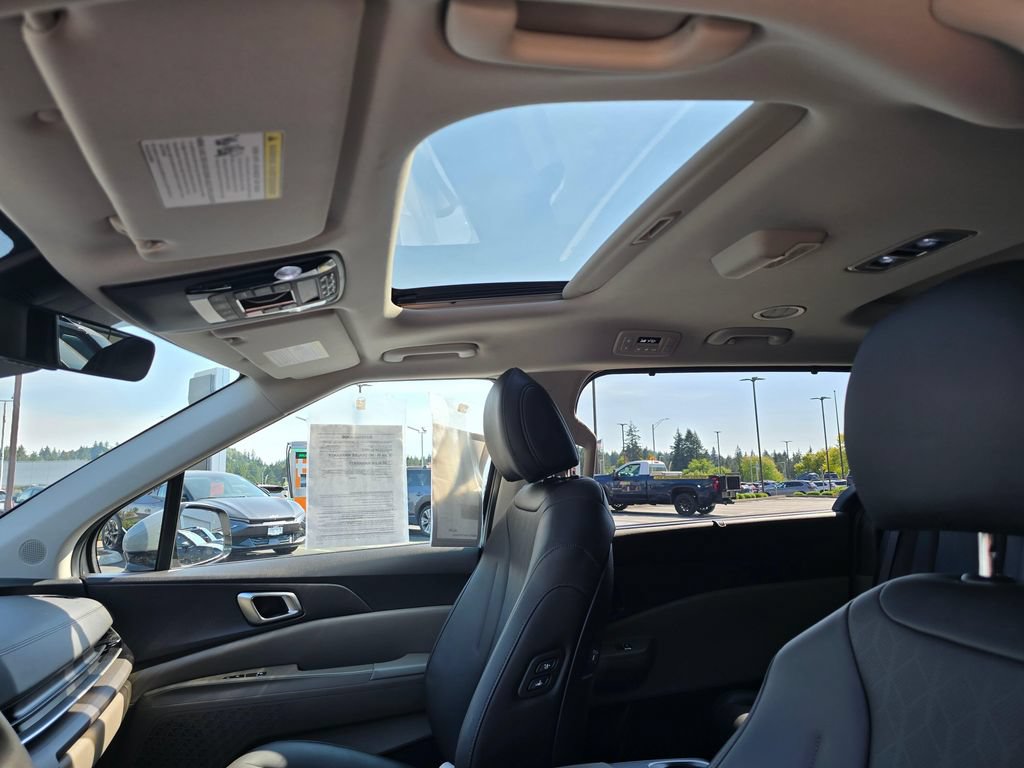 Certified 2025 Kia Carnival SX FWD image 14