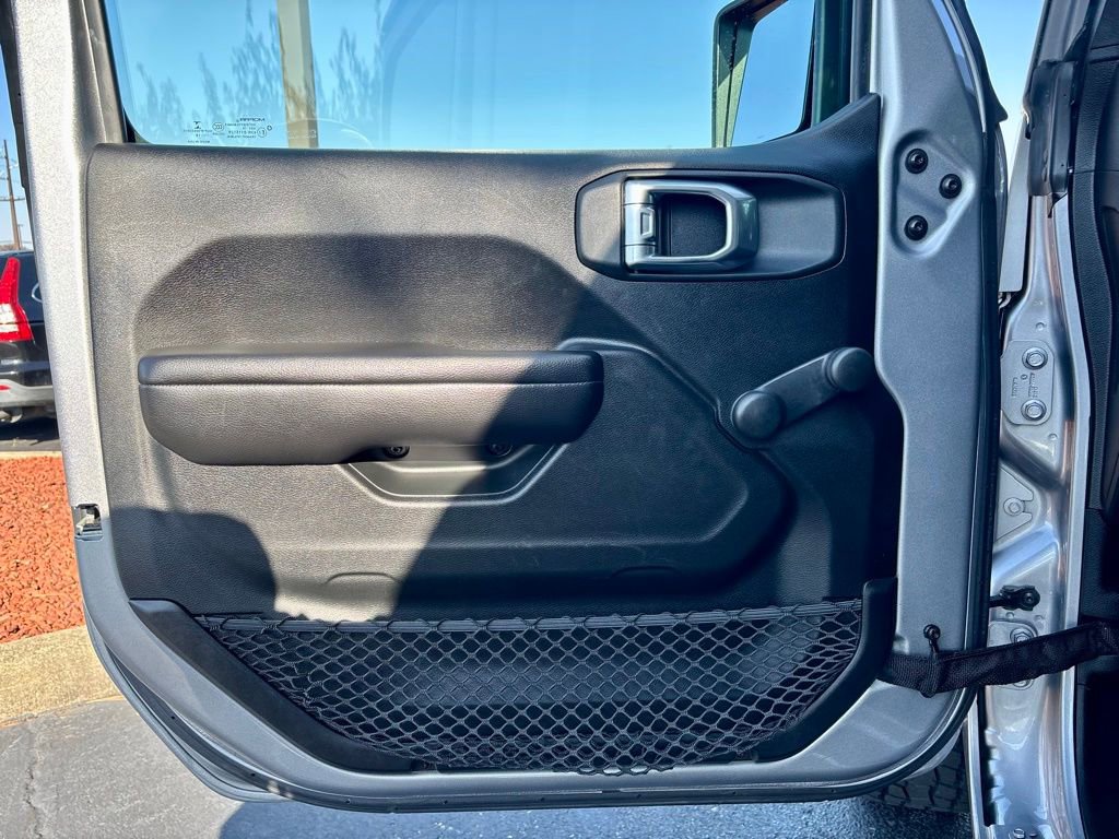 Used 2018 Jeep Wrangler Unlimited Sport image 11