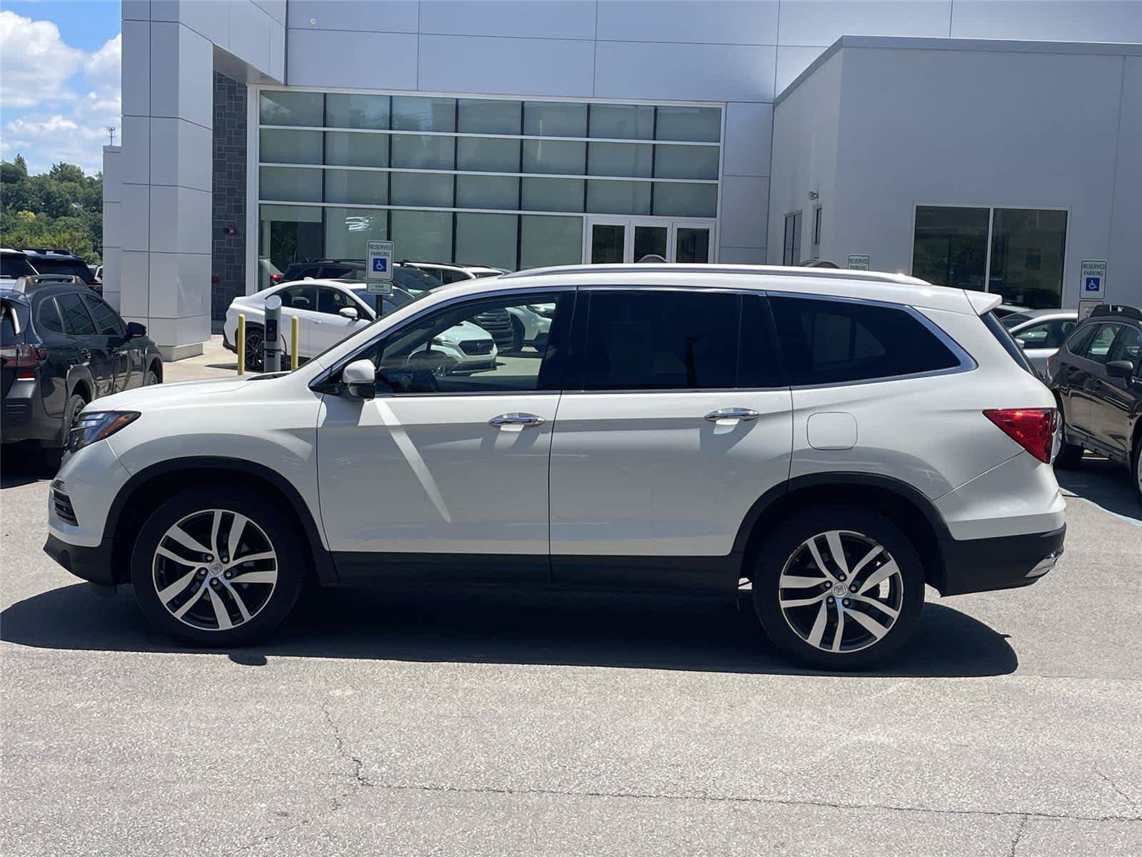Used 2016 Honda Pilot Touring image 2