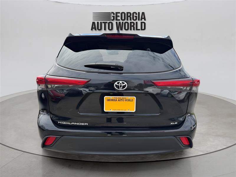 Used 2021 Toyota Highlander XLE FWD image 11
