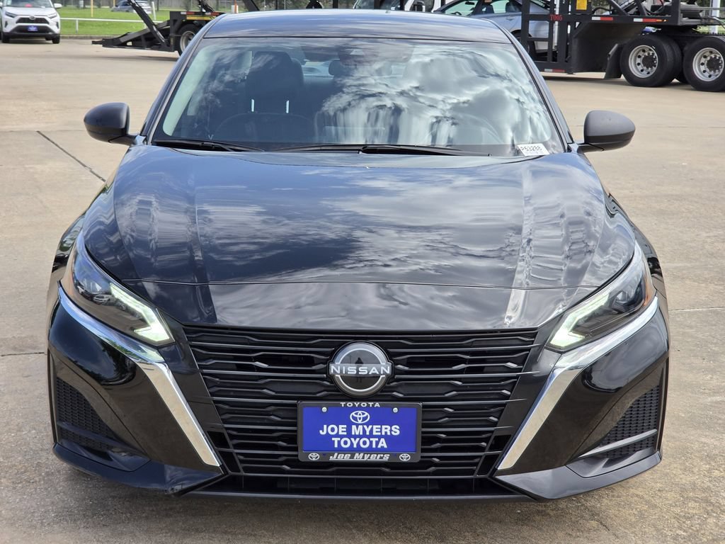 Used 2024 Nissan Altima 2.5 SV FWD image 3
