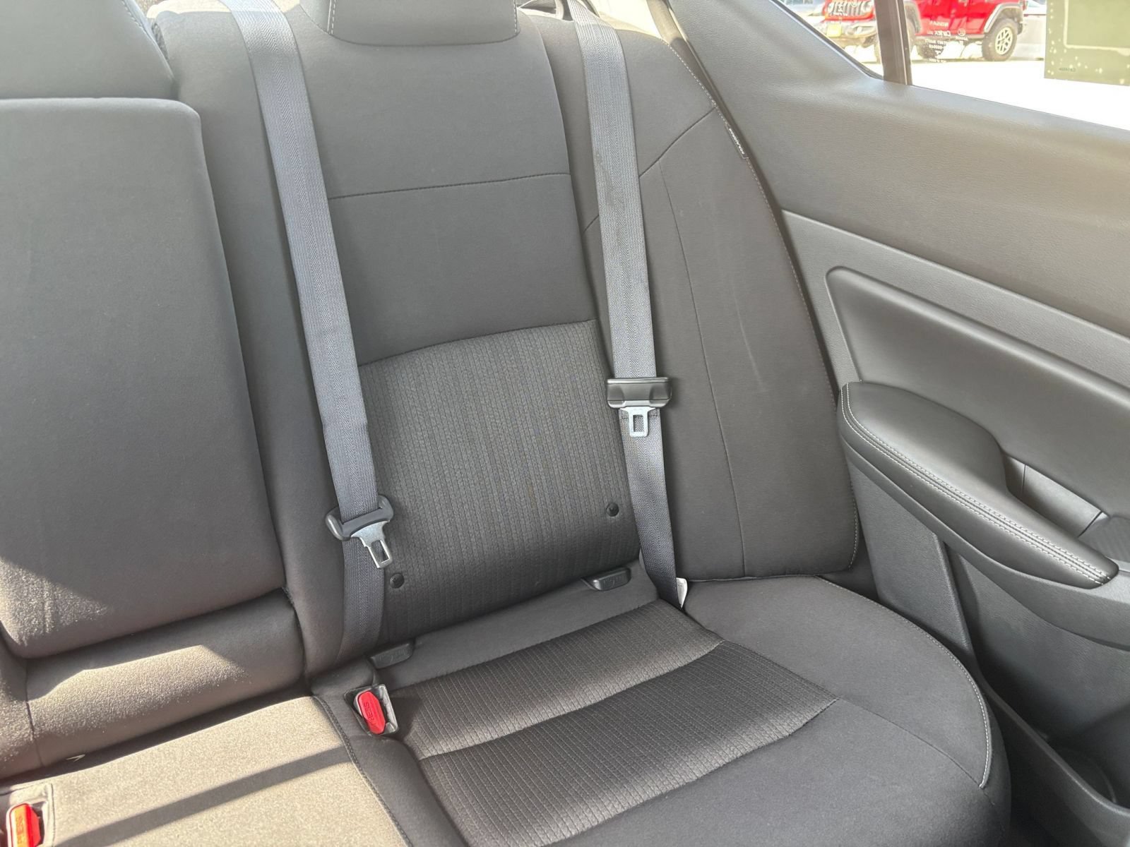Used 2025 Nissan Altima 2.5 SV FWD image 32