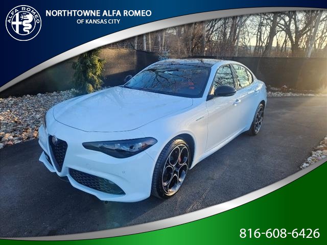 Used 2024 Alfa Romeo Giulia Veloce AWD/4WD image 1