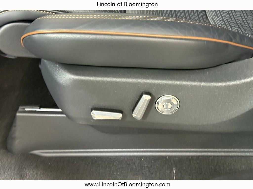 Used 2025 Lincoln Navigator Black Label image 17