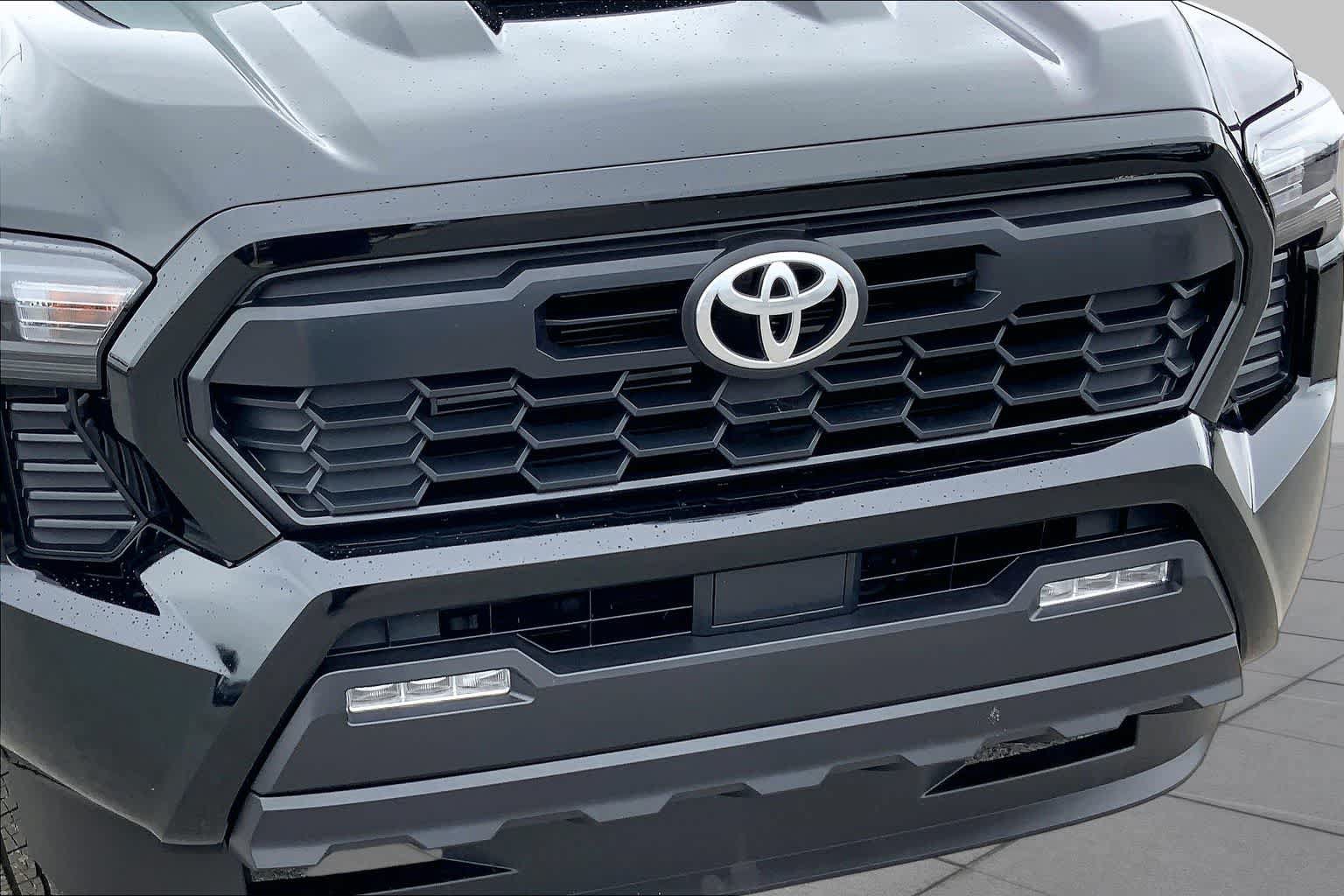 Used 2025 Toyota Tacoma TRD Sport AWD/4WD image 29