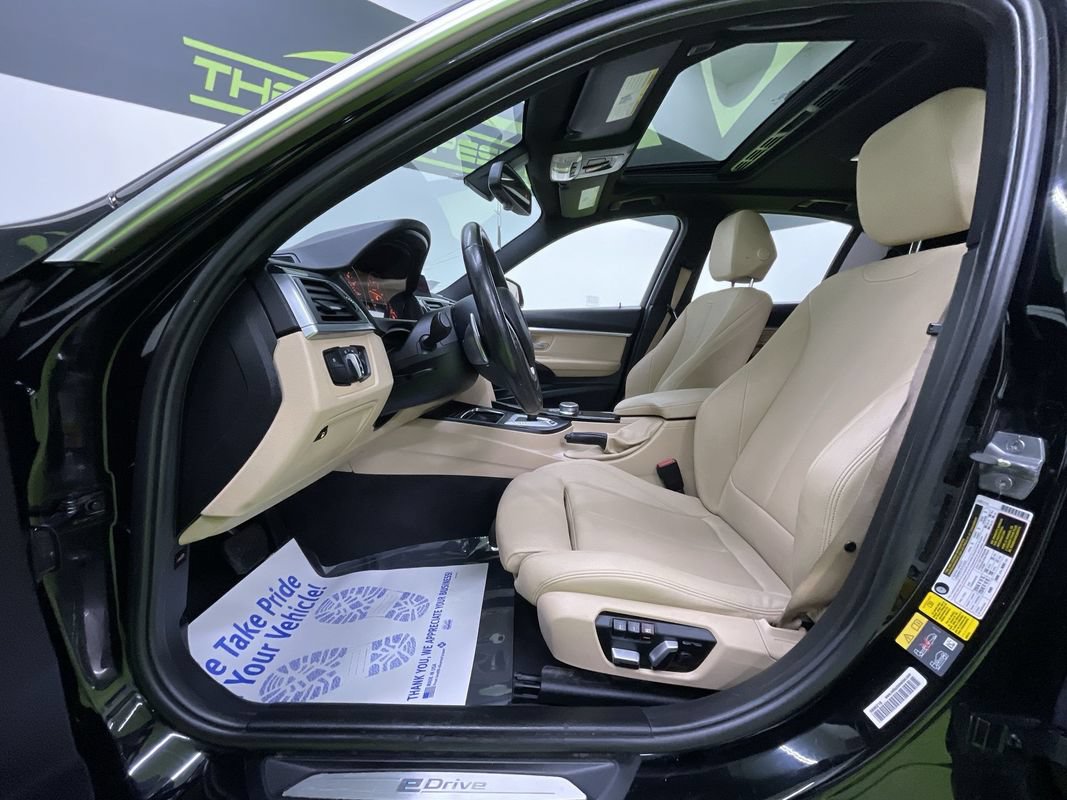 Used 2018 BMW 330e w/ Convenience Package RWD image 17