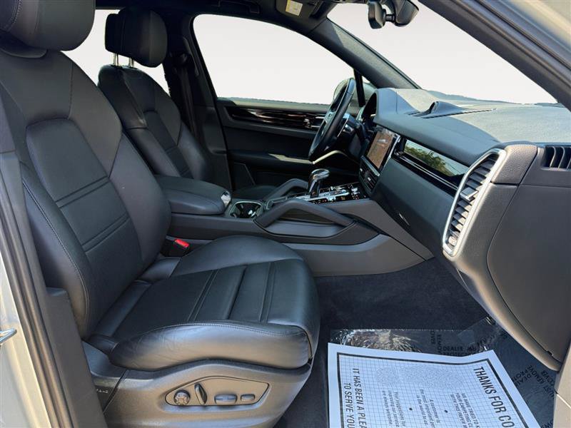 Used 2023 Porsche Cayenne AWD/4WD image 18