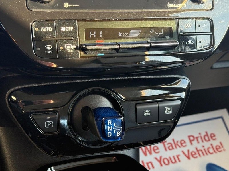 Used 2022 Toyota Prius XLE image 20