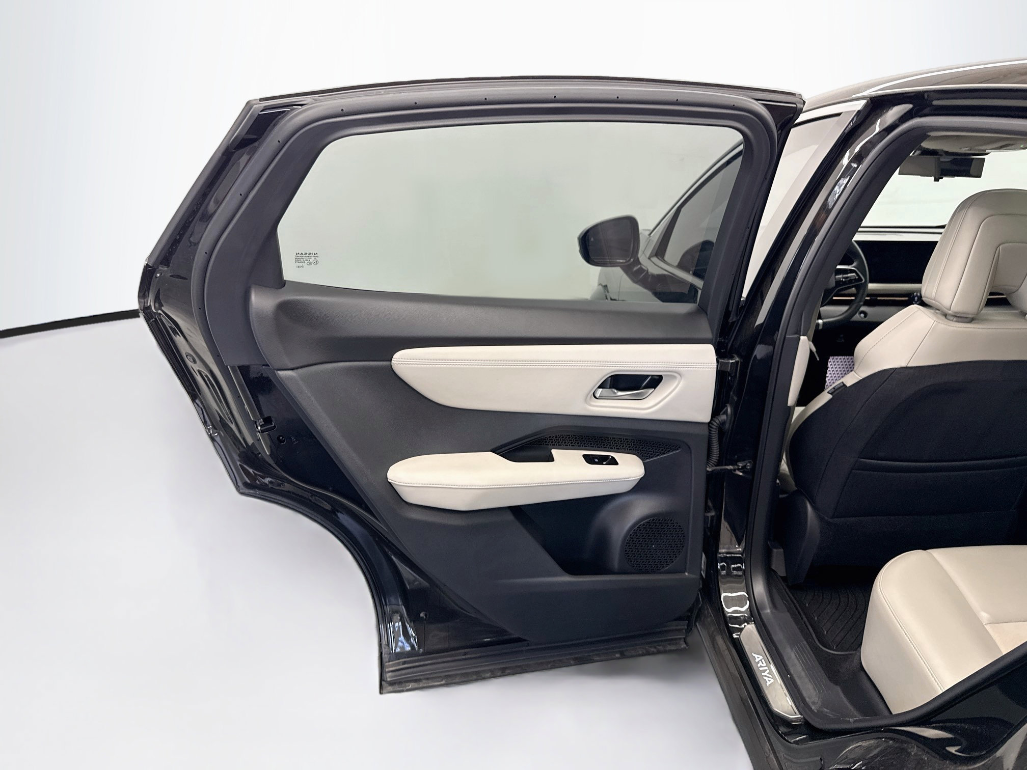Used 2023 Nissan Ariya FWD image 27