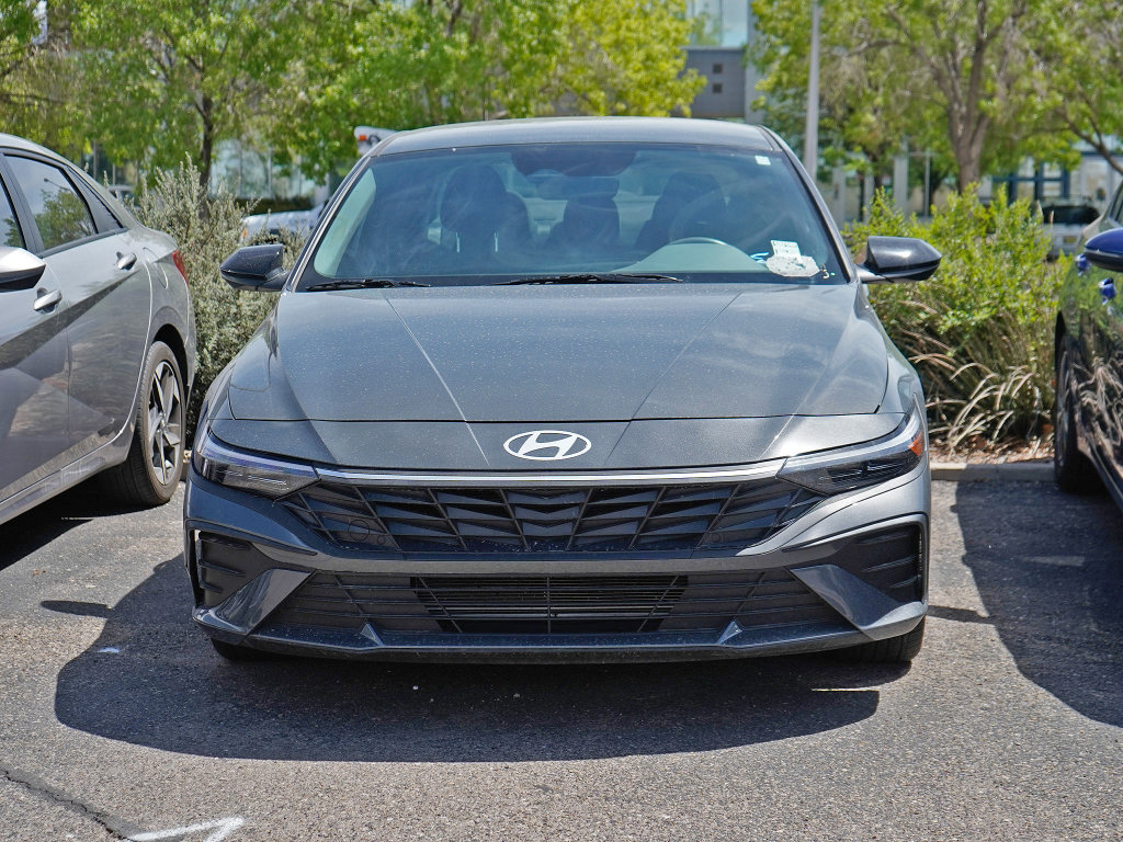 Used 2025 Hyundai Elantra Sport FWD image 3