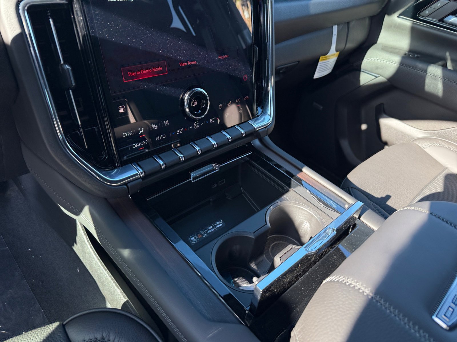 New 2026 GMC Yukon Denali w/ Denali Reserve Package image 13