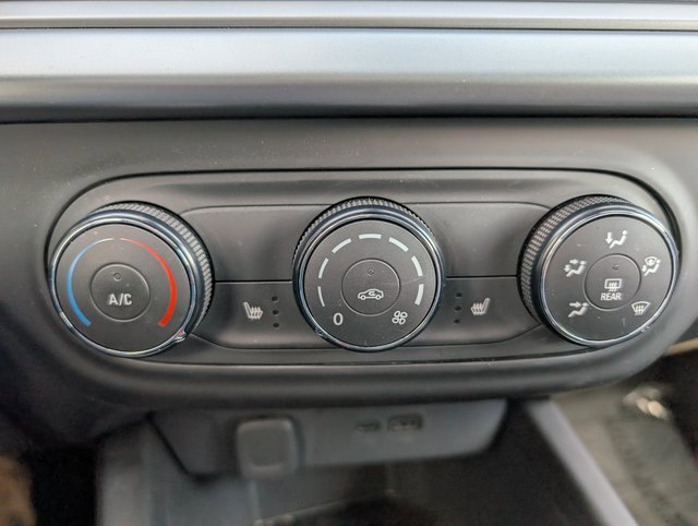 Used 2024 Chevrolet Trax RS w/ Sunroof Package image 15