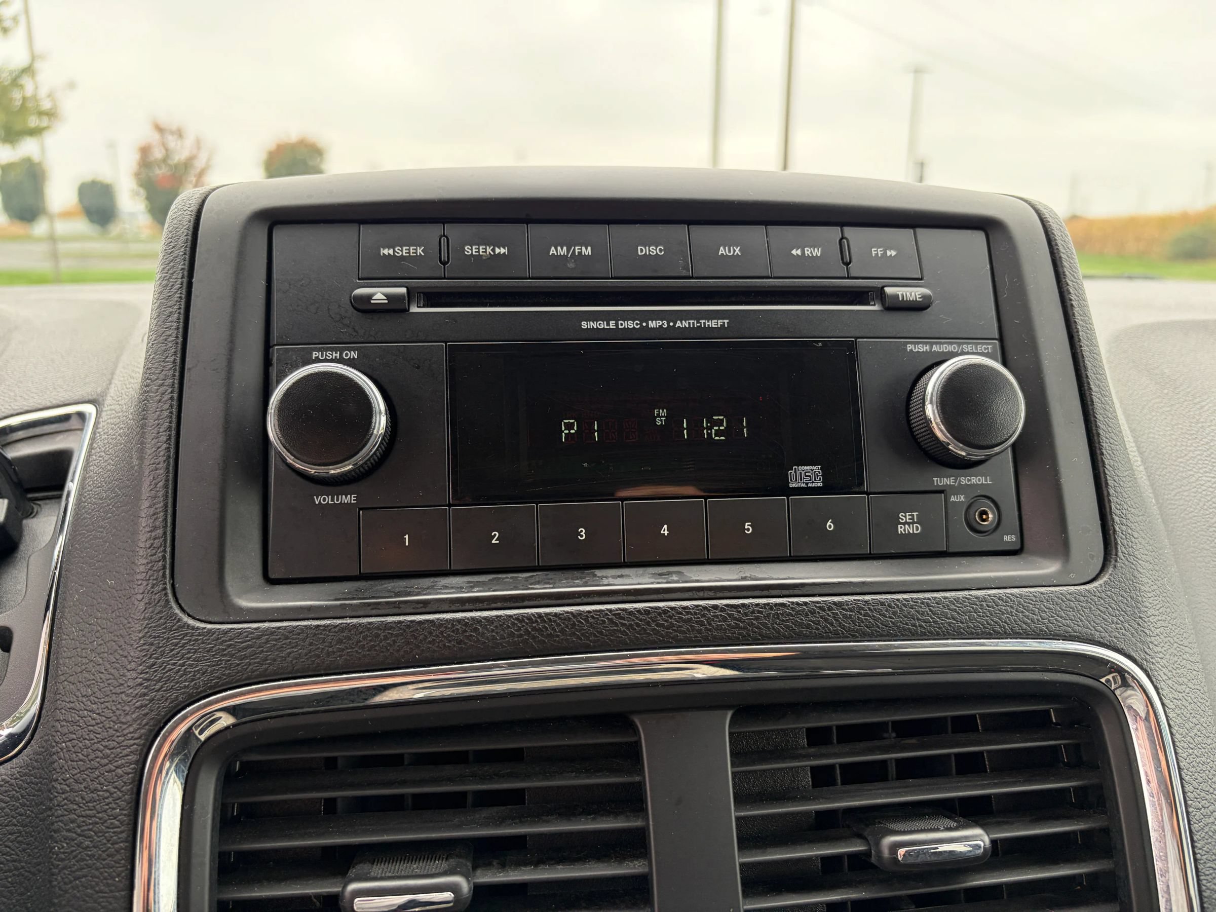 Used 2013 Dodge Grand Caravan SXT w/ Rear Park Assist Pkg FWD image 33