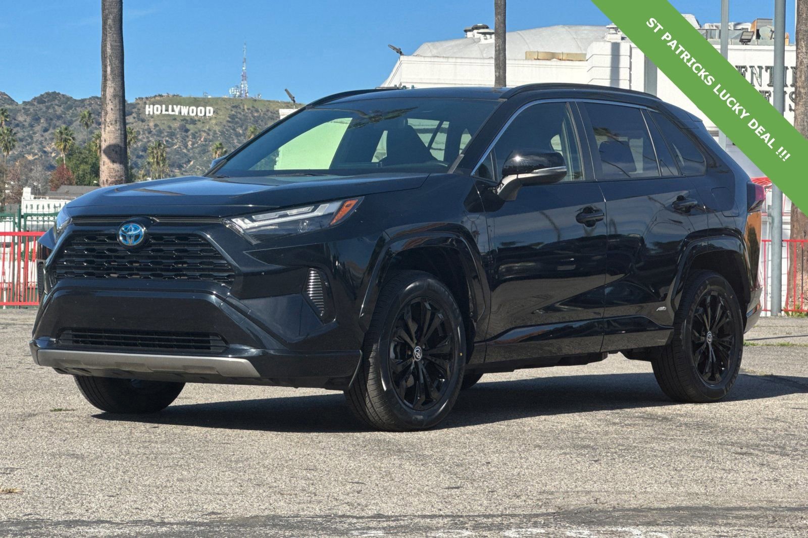 Used 2022 Toyota RAV4 SE w/ Convenience Package image 8