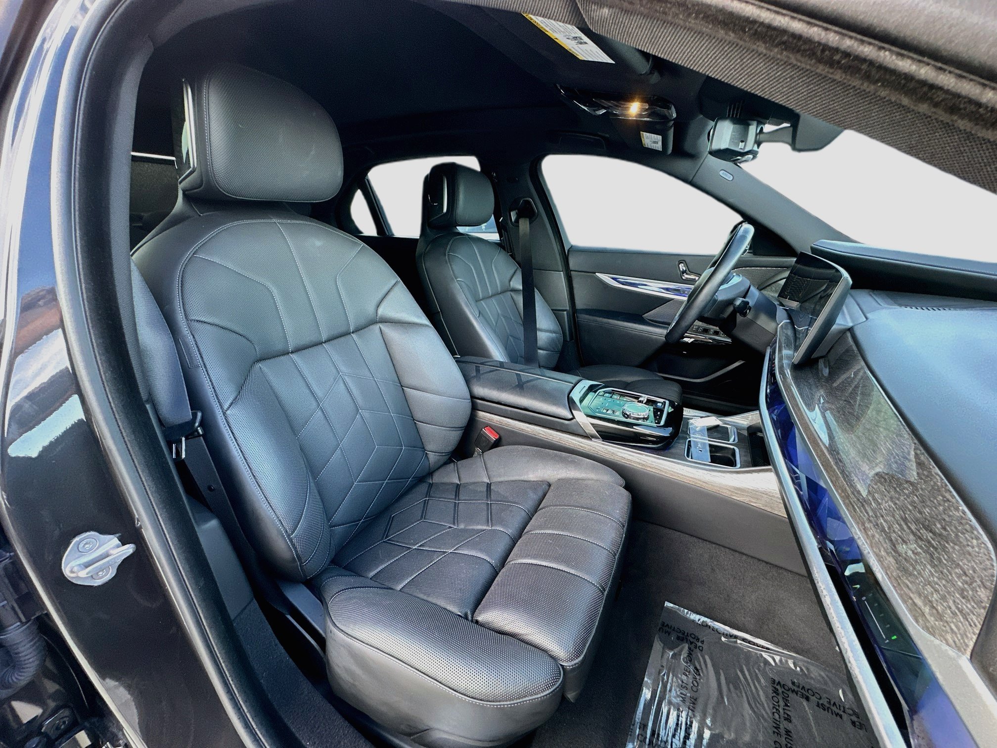 Certified 2024 BMW i7 xDrive60 AWD/4WD image 30