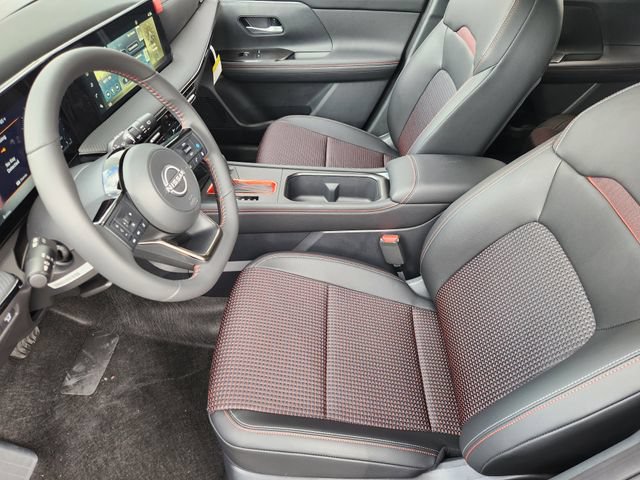 New 2025 Nissan Kicks SR FWD image 9