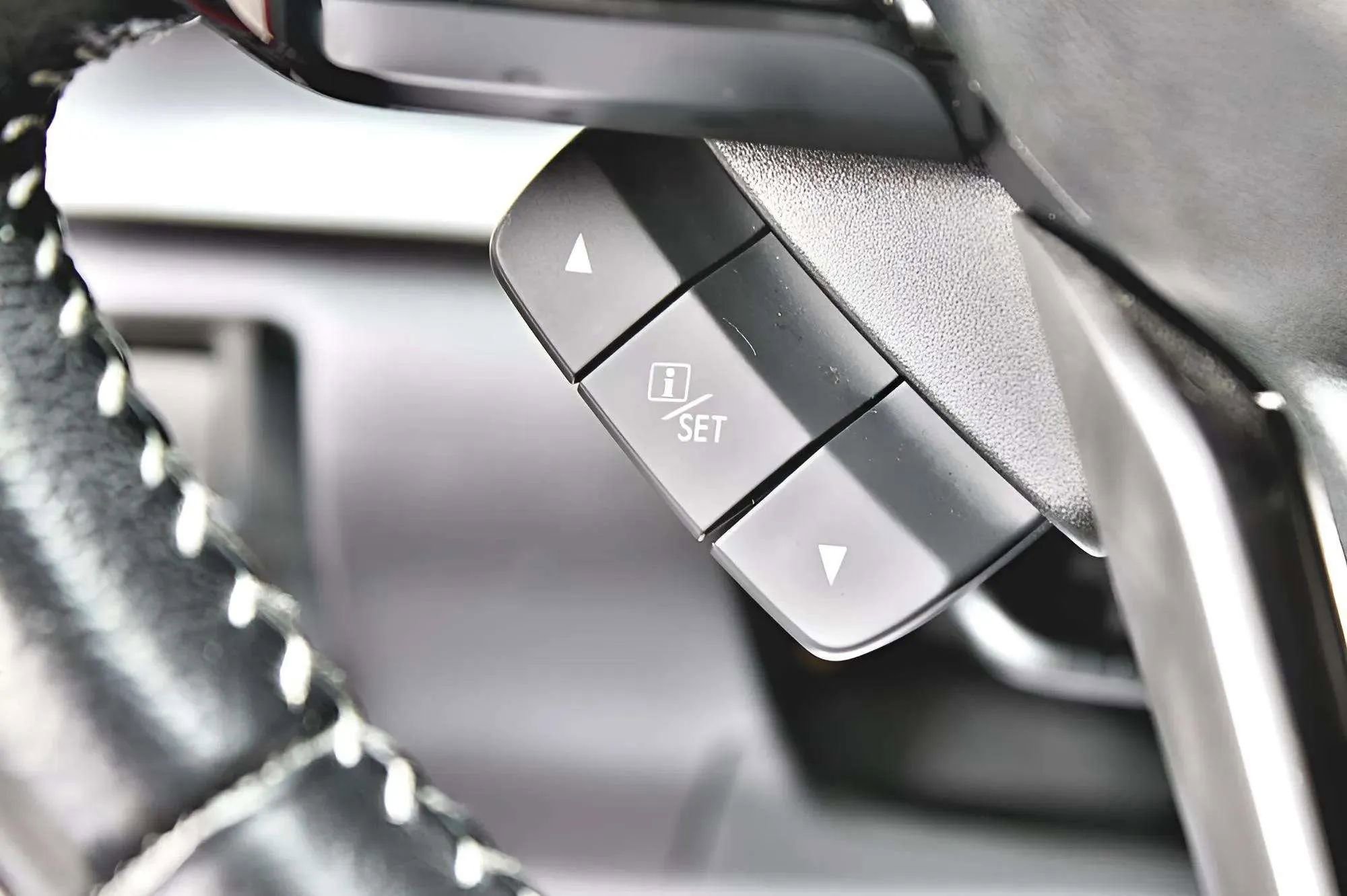 Used 2017 Subaru Impreza 2.0i Limited image 13