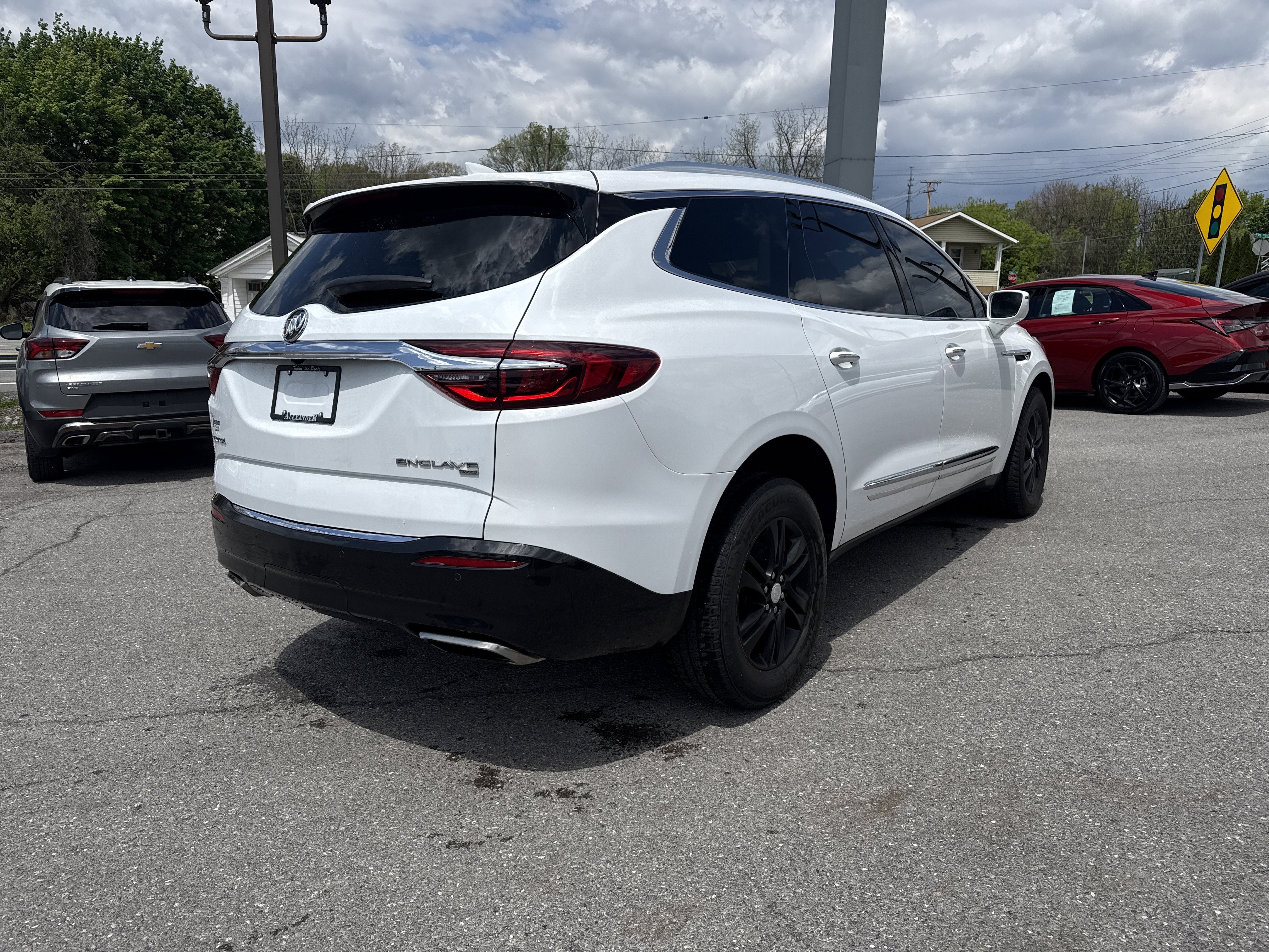 Used 2018 Buick Enclave Premium AWD/4WD image 3
