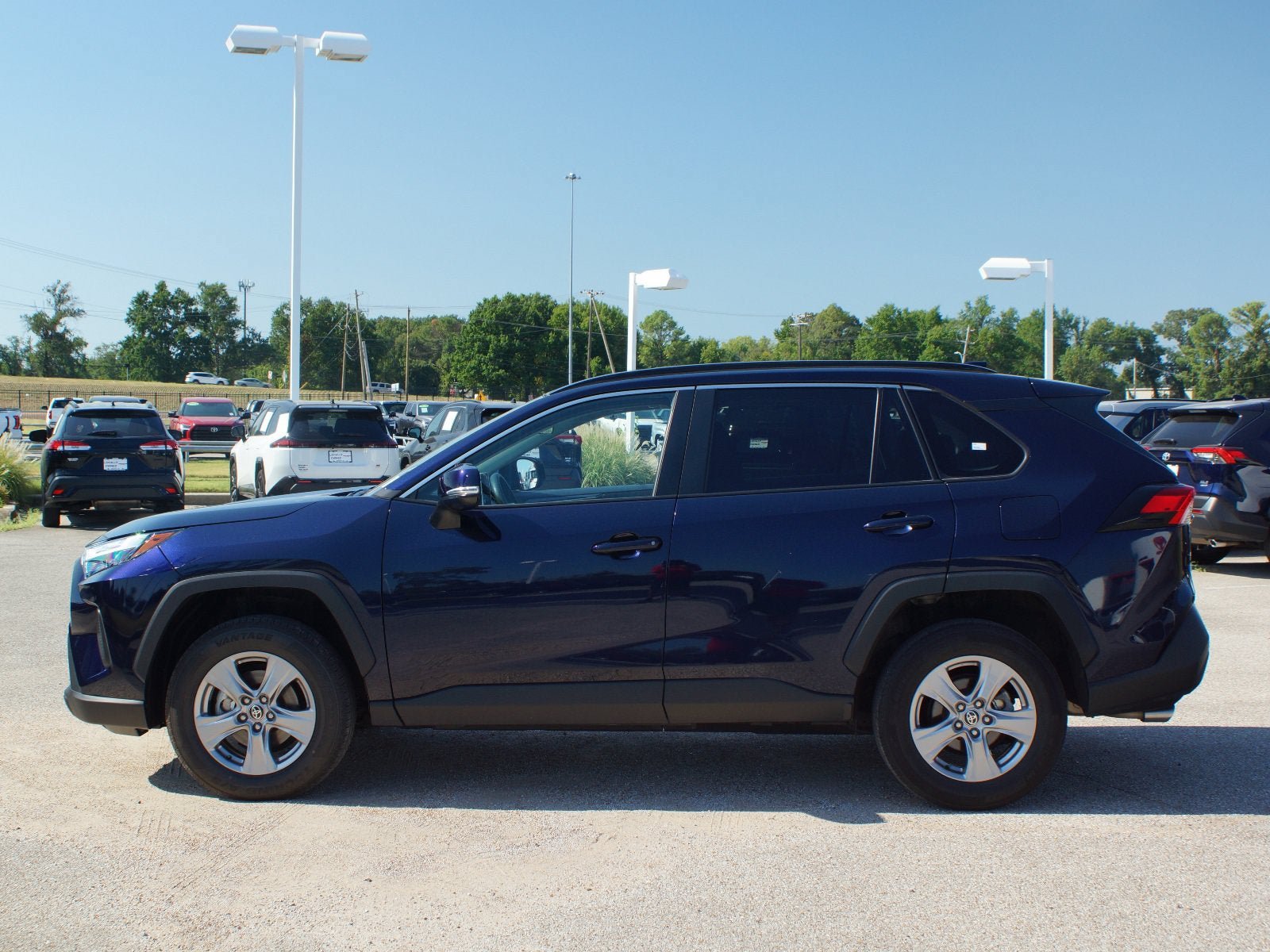 Used 2025 Toyota RAV4 XLE AWD/4WD image 11