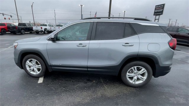 Used 2023 GMC Terrain SLE w/ Driver Convenience Package image 7