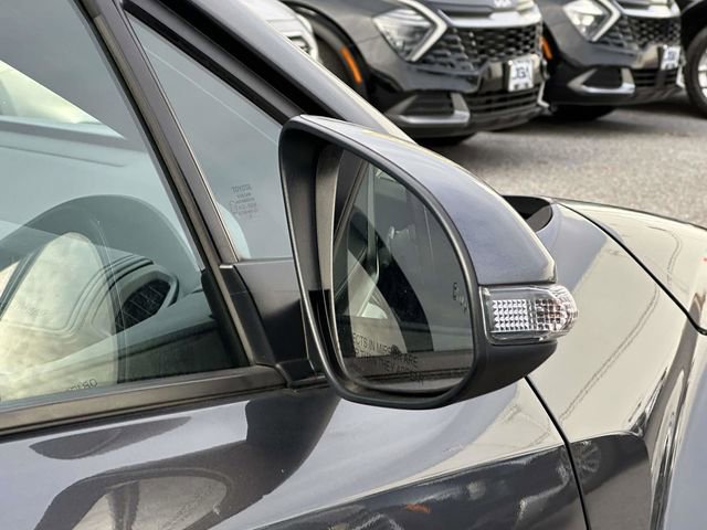 Used 2019 Toyota C-HR XLE image 27