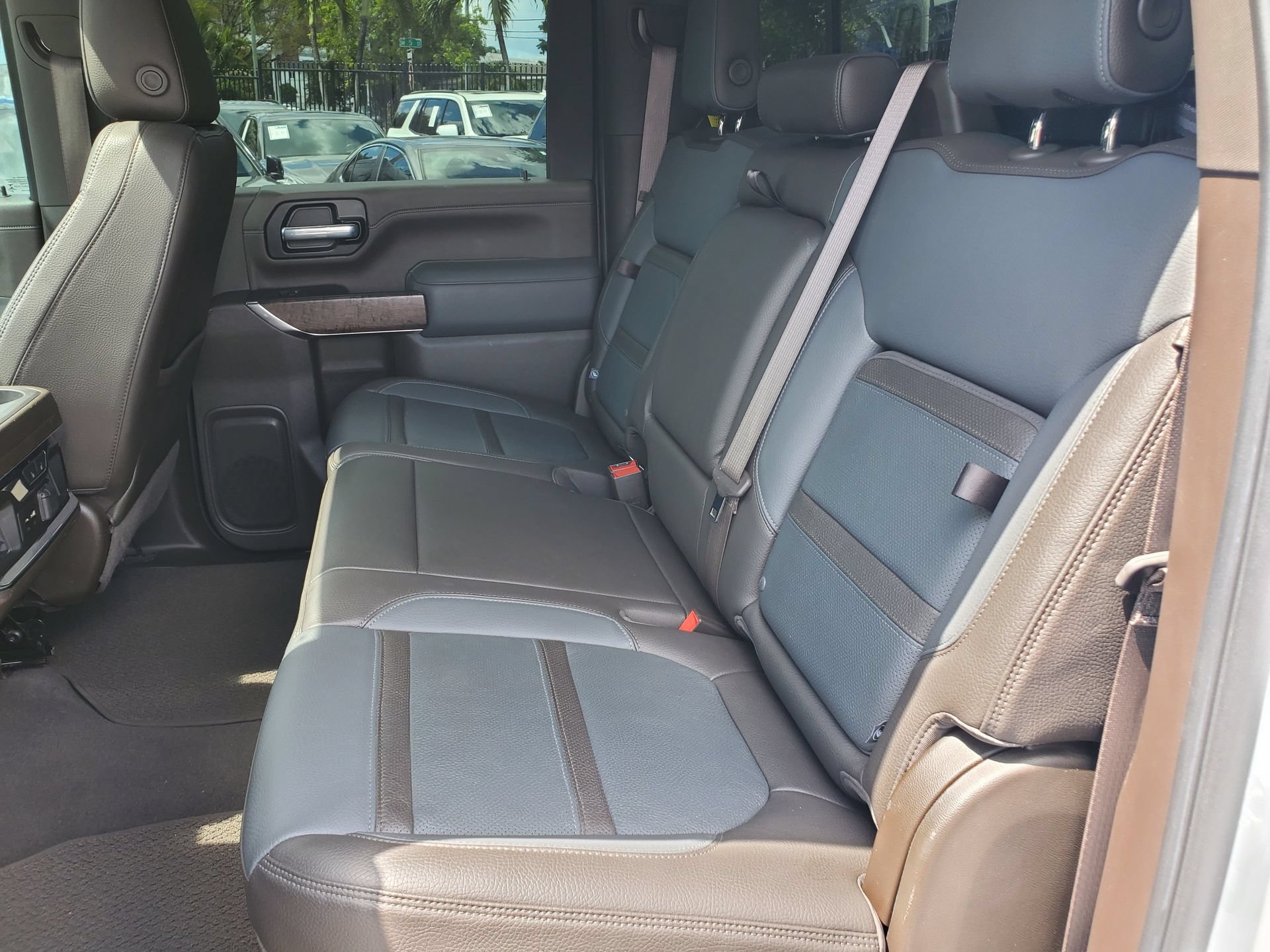 Used 2021 GMC Sierra 2500 Denali w/ Denali Ultimate Package AWD/4WD image 11