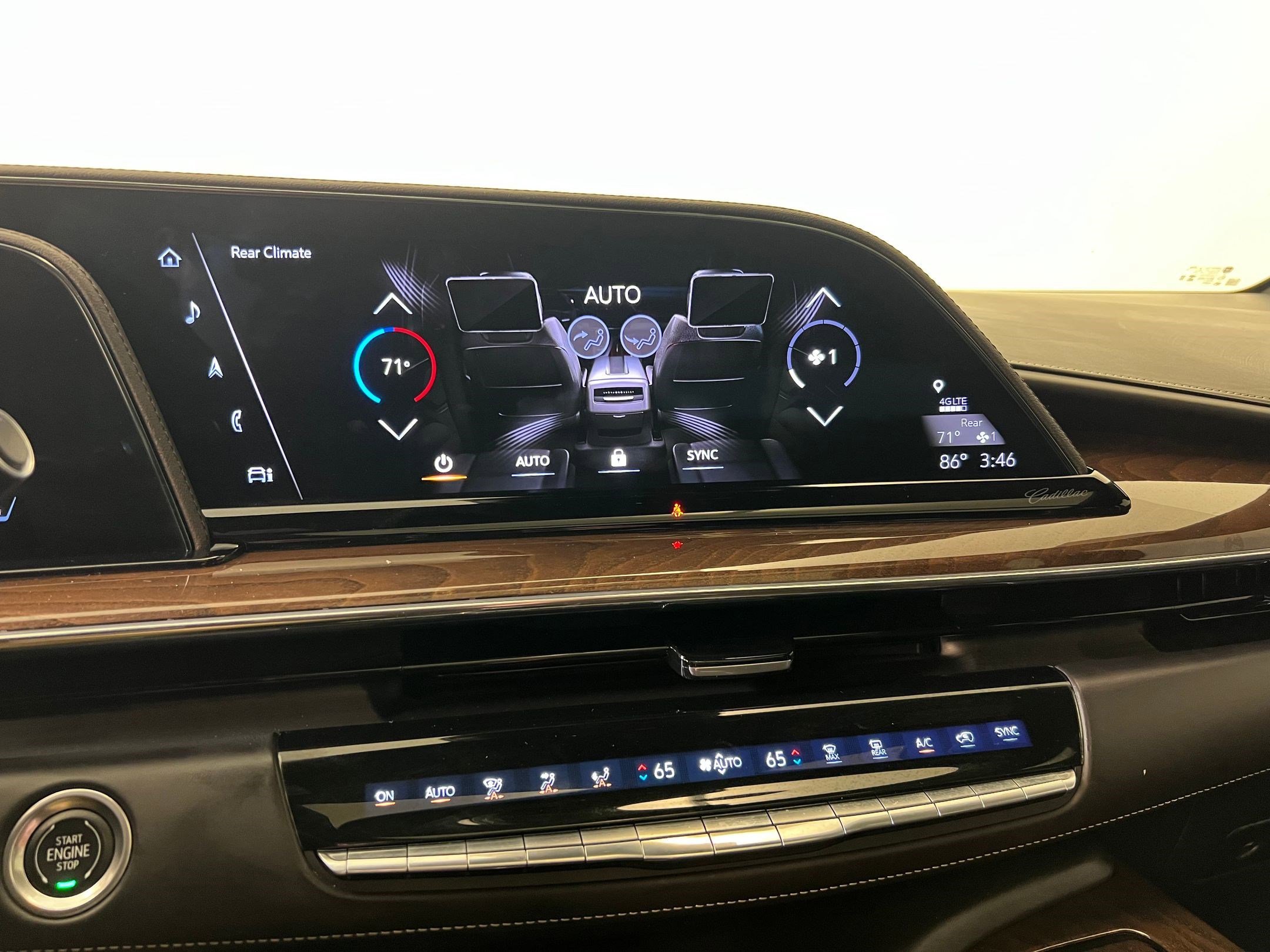 Used 2023 Cadillac Escalade Sport Platinum w/ Heavy-Duty Trailer Package image 28