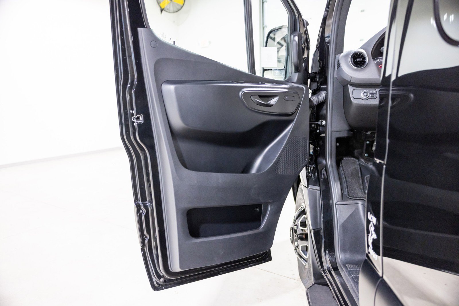Used 2025 Mercedes-Benz Sprinter 3500 image 16