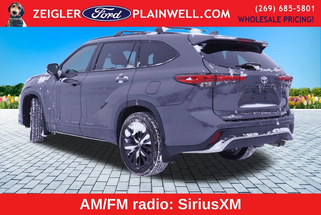 Used 2023 Toyota Highlander L image 2