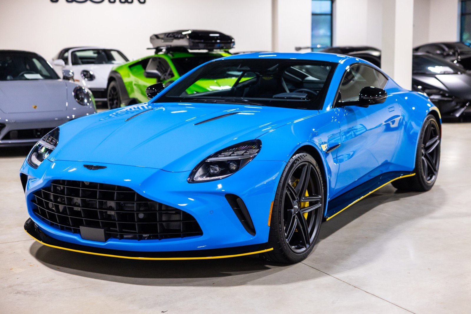 Used 2025 Aston Martin V8 Vantage Coupe image 12