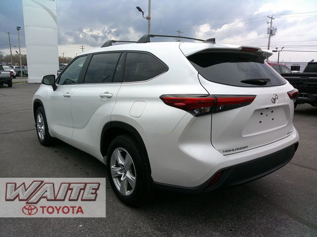 Used 2023 Toyota Highlander LE AWD/4WD image 4