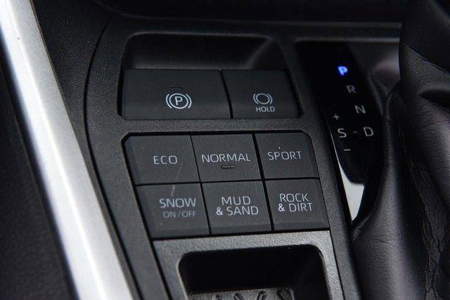 Used 2025 Toyota RAV4 XLE image 16