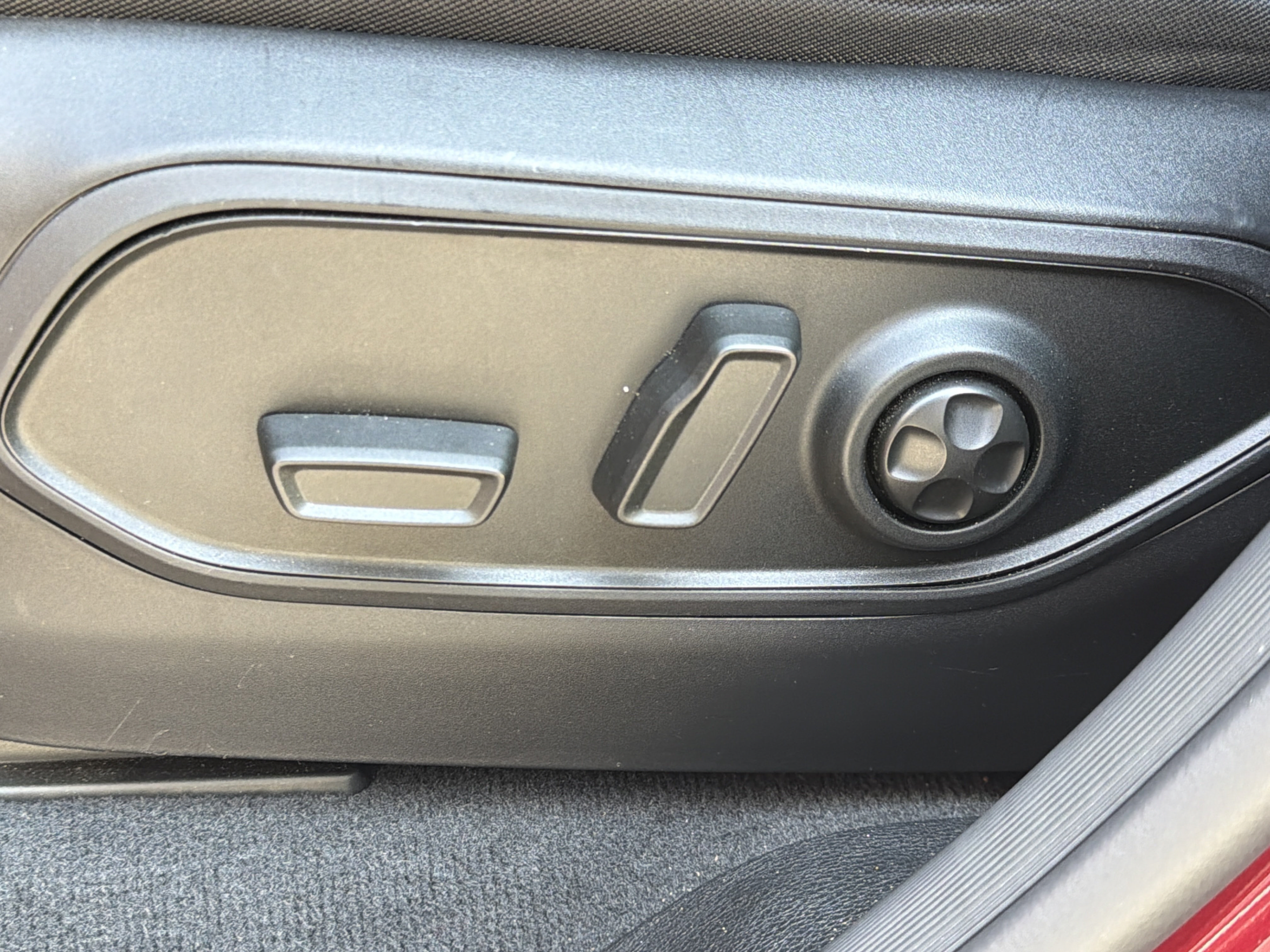Used 2025 Jeep Grand Cherokee Laredo X RWD image 20