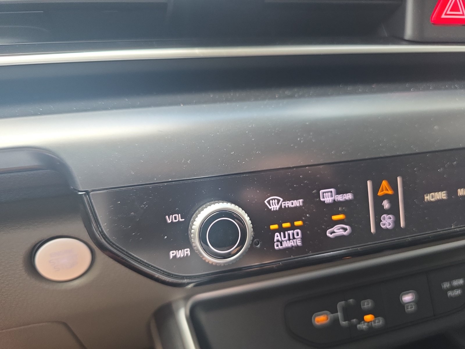 Certified 2026 Kia Carnival LX FWD image 15