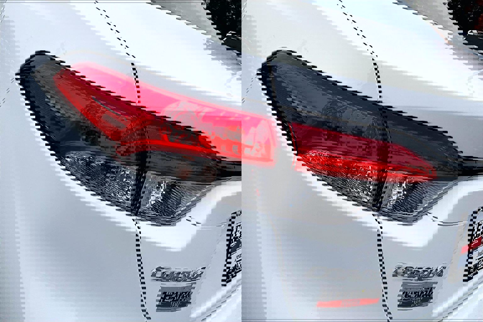 Used 2025 Toyota Corolla LE image 27