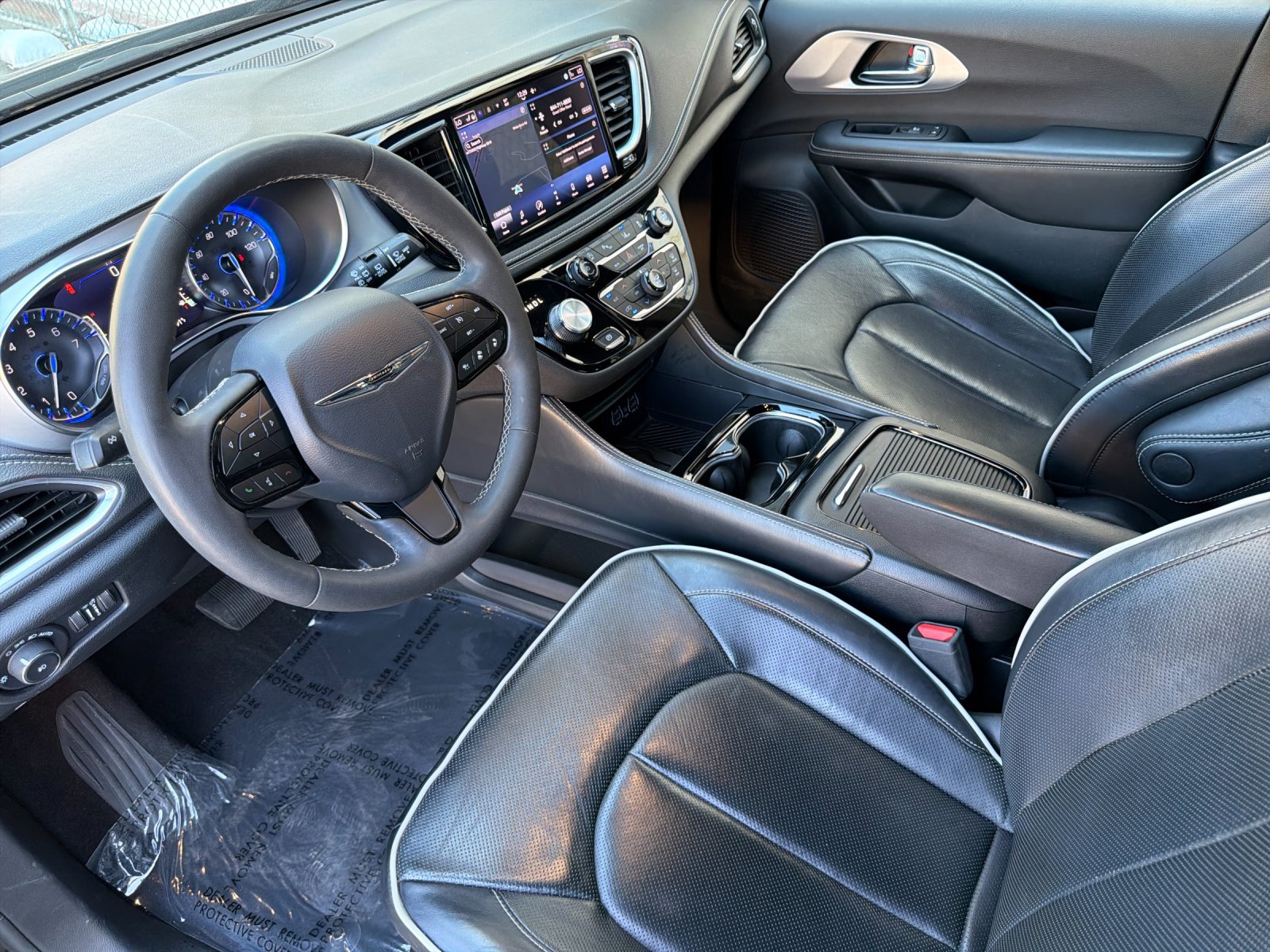 Used 2025 Chrysler Pacifica Limited FWD image 9