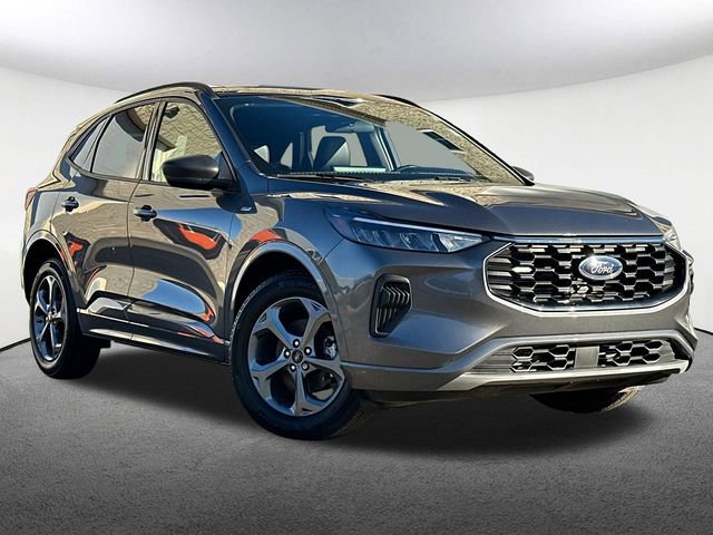 Used 2023 Ford Escape ST-Line w/ Tech Pack #1 AWD/4WD image 2