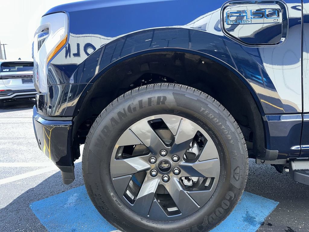 Used 2025 Ford F150 Lightning Flash image 19