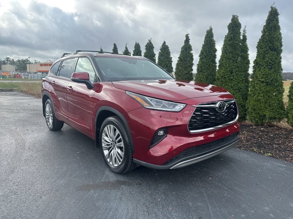 Used 2023 Toyota Highlander Platinum image 2