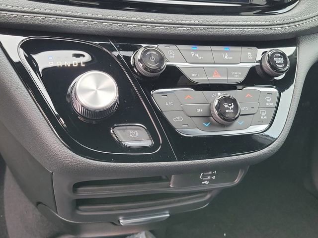 New 2026 Chrysler Pacifica Select image 13