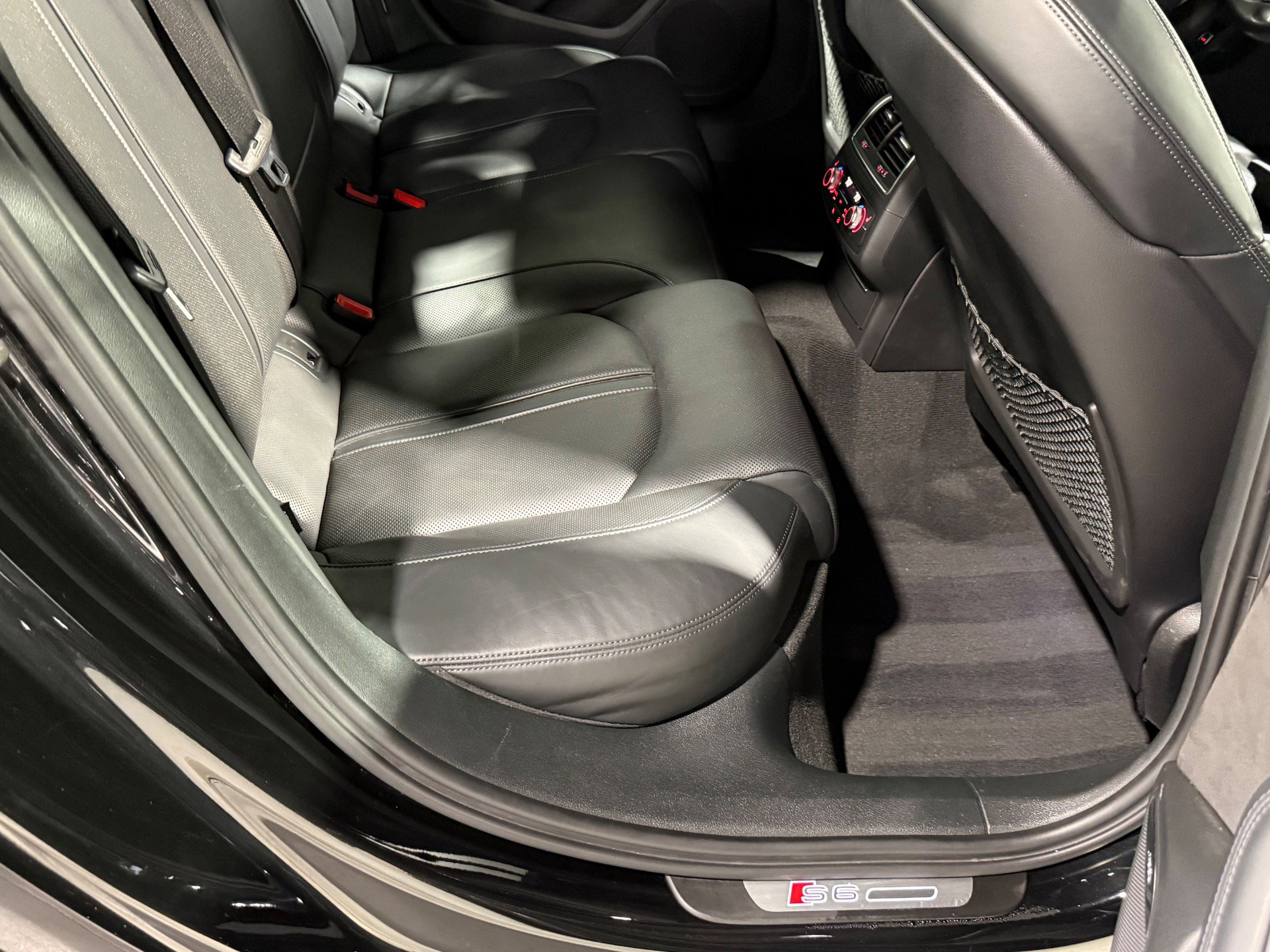 Used 2018 Audi S6 Prestige w/ Prestige Package image 53