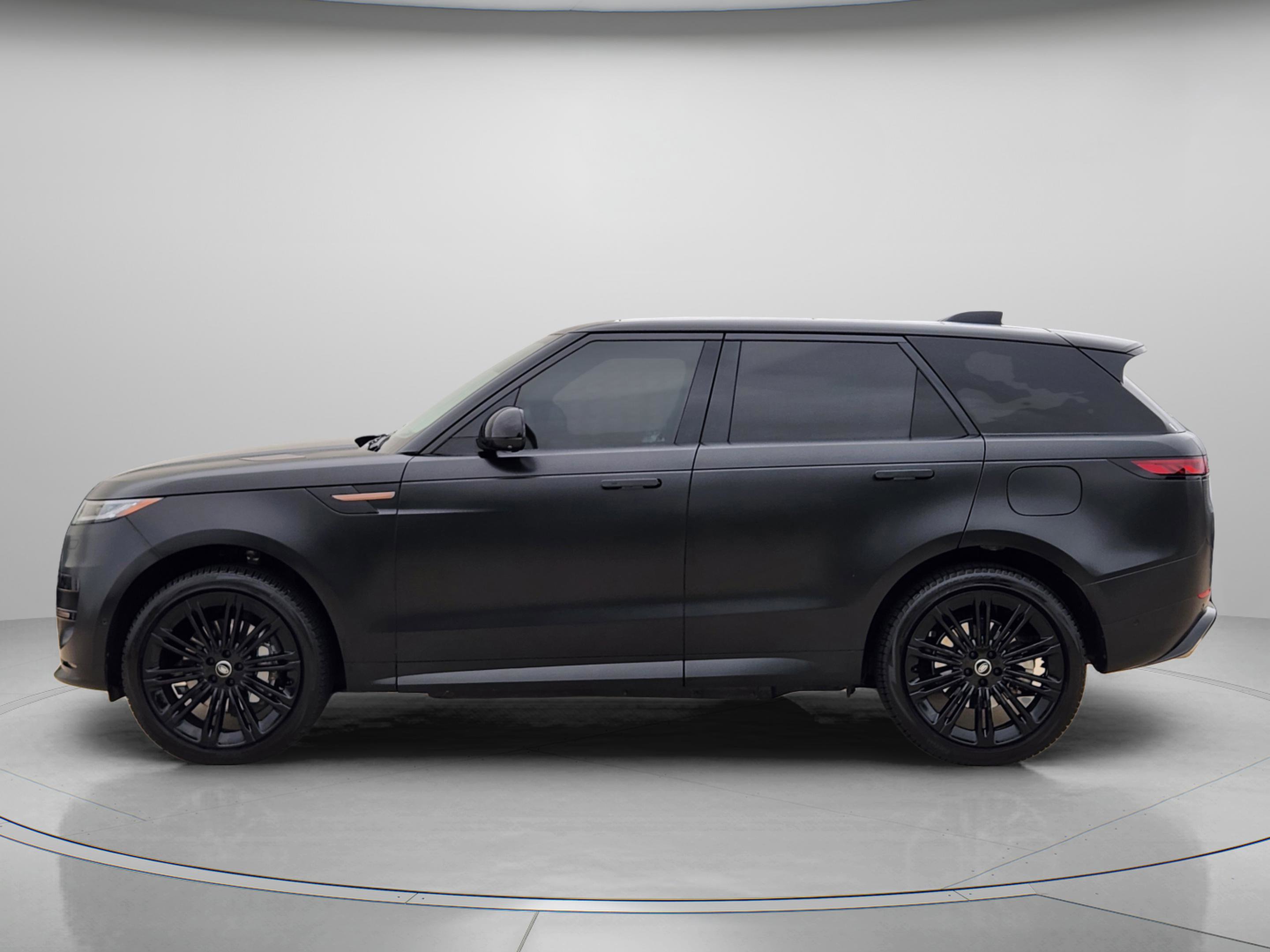 Used 2025 Land Rover Range Rover Sport Dynamic SE AWD/4WD image 2