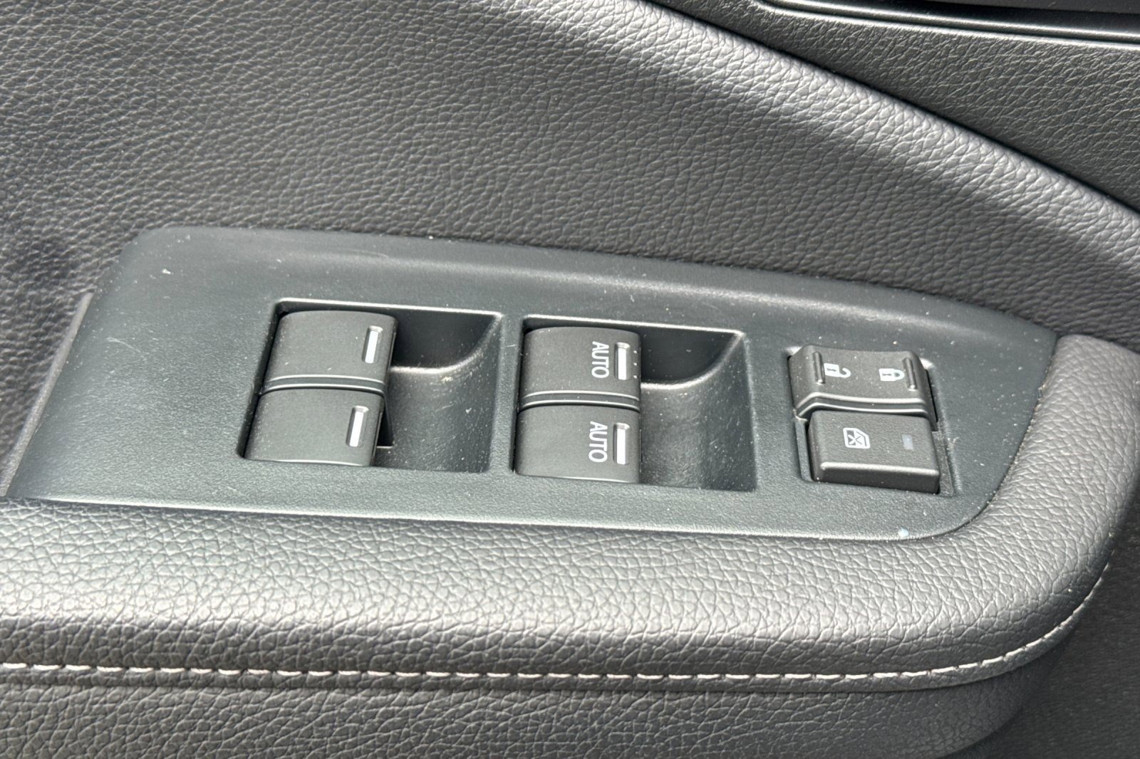 Used 2023 Honda Passport EX-L image 12