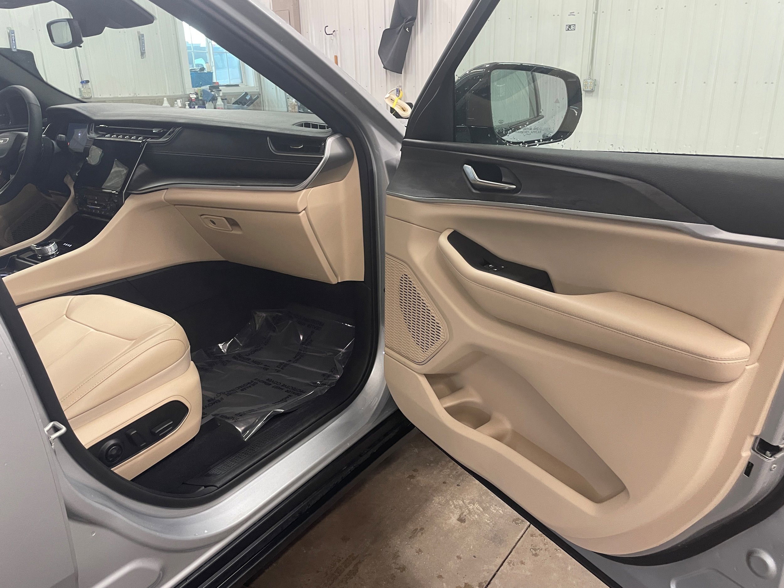 Used 2024 Jeep Grand Cherokee Limited AWD/4WD image 35