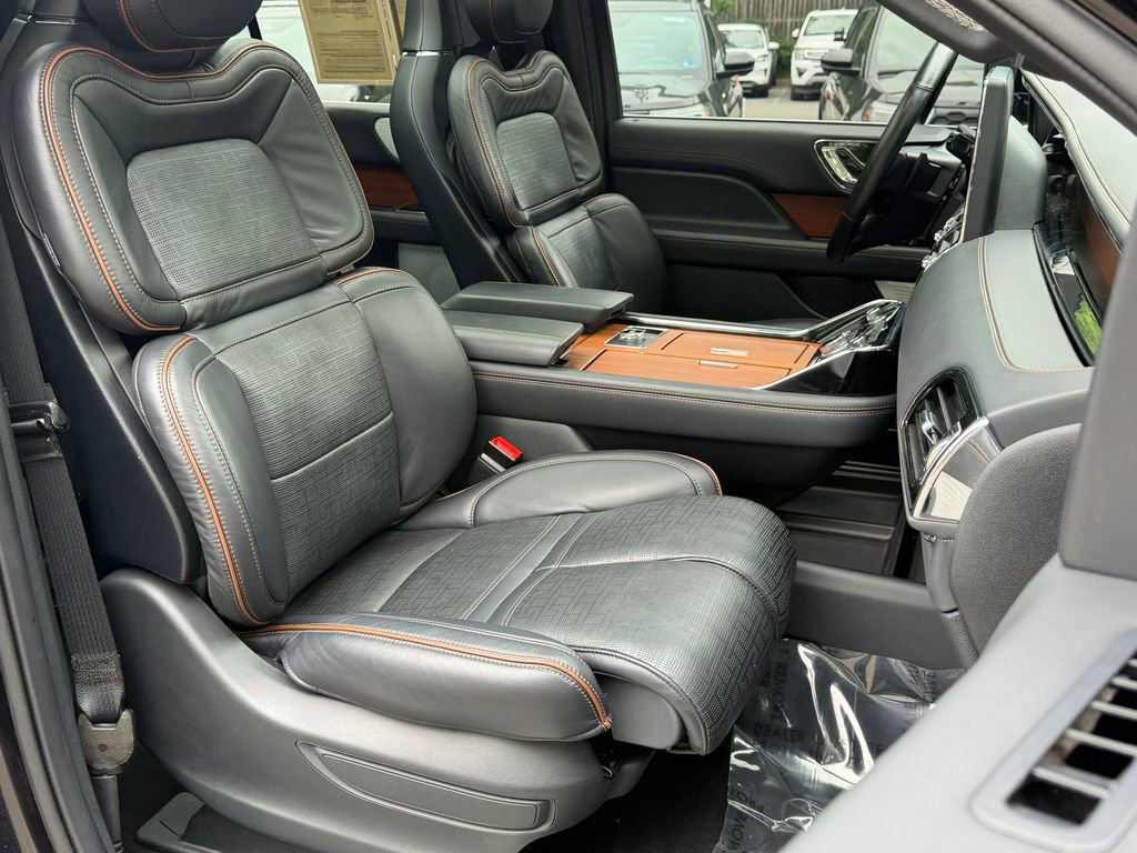 Used 2024 Lincoln Navigator Black Label AWD/4WD image 11